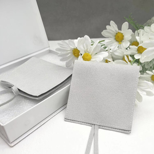 Bolsa de Embalaje de Joyería de Microfibra de Terciopelo con Solapa de Sobre Personalizada en Color Gris Claro, Bolsas para Anillos de Joyería de 8*8+7.3cm y 8*8cm - Product Image 4
