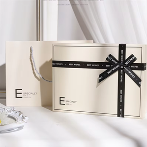 Elegante Caja de Regalo Rectangular Beige con Cinta de Satén Negra e Impresión de Eslogan para Cosméticos, Joyería, Envoltura de Regalos de San Valentín - Product Image 6