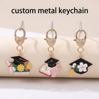Porte-clés en métal personnalisé Anime, doré, émaillé, avec fermoir cœur, motif dessin animé imprimé UV, breloque de sac, cadeau pour étudiants et enseignants