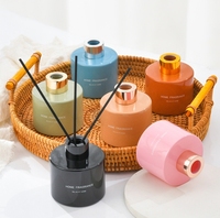 Bouteille diffuseur de parfum d'ambiance vide en verre de 140 ml, cylindrique, colorée, pour aromathérapie, avec surface décorée de luxe