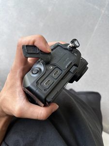 กล้อง Nikon Z8 ระดับมืออาชีพ ความละเอียด 8K 45.7MP ฟูลเฟรม พร้อมระบบกันสั่นภาพ - Product Image 3