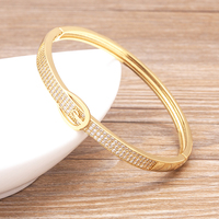 QIKU Groothandel Elegante Handgemaakte Koperen Armband met Heldere Kristallen en Gouden Afwerking, Klassieke Statement Sieraden voor Vrouwen, Valentijnsdag Cadeau