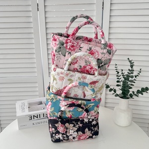Borse Portaoggetti Boho in Tessuto con Grandi Motivi Floreali, Pieghevoli e Trapuntate, Vendita all'Ingrosso - Product Image 1