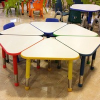 Tables et chaises de lecture pour enfants en plastique Triangle à la mode pour l'école