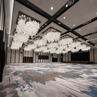 Lustre carré personnalisé à pampilles en verre pour hall d'hôtel, salle de banquet, salle de bal, club, projet de décoration intérieure