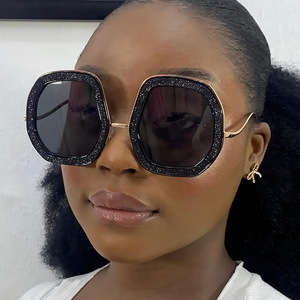 Gafas de Sol Unisex de Lujo, Extragrandes, Modernas, con Brillantes, Protección UV400, Montura Grande para Mujer, de Metal y PC - Product Image 2