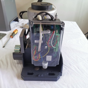 Ouvre-moteur de porte coulissante à distance de <span class=keywords><strong>2000</strong></span> <span class=keywords><strong>kg</strong></span> pour cour contemporaine avec villa moderne de 1 an - Product Image 6