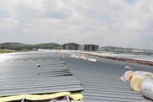 Certifié ISO Vente en gros Premium 25mm d'épaisseur en fibre <span class=keywords><strong>de</strong></span> <span class=keywords><strong>verre</strong></span> feuille d'aluminium couverture métallique isolation thermique Construction Entrepôt - Product Image 5