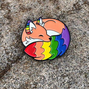 เข็มกลัดโลหะเคลือบรูปสุนัขจิ้งจอกนอนหลับน่ารักลายการ์ตูนสัตว์อะนิเมะ LGBT อุปกรณ์ตกแต่งเสื้อผ้างานฝีมือโลหะสำหรับหมวก - Product Image 1