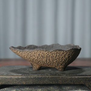 Pot de fleurs en céramique artisanale, forme irrégulière, style zen, pour bonsaï de bureau, design croissant Nanban - Product Image 2