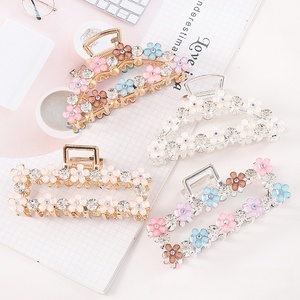 Pinza de Pelo de Aleación de Lujo Estilo Dulce <span class=keywords><strong>Ume</strong></span>, Pinza de Pelo con Flores de Diamantes Brillantes de 8.5 cm para Mujer, Accesorio para el Cabello para la Vida Diaria - Product Image 1