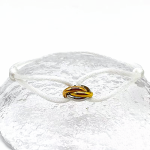 Pulsera Minimalista de Acero Inoxidable con Tres Tonos y Anillo Trenzado para Mujeres y Parejas, con Cuerda de la Suerte en Forma de Flor - Product Image 4
