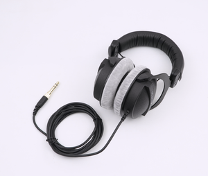 Auriculares de monitoreo profesional Auriculares estéreo con cable Equipo de estudio de grabación de DJ de mezcla de computadora DT770 PRO - Product Image 5
