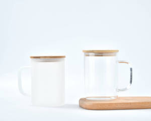 Vente en gros de gobelets en verre transparent/givré de 15 oz avec poignée et couvercle en bambou pour sublimation - Product Image 1