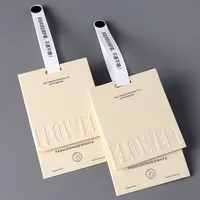 Étiquettes suspendues écologiques pour chaussettes et chaussures – Étiquettes de vêtements personnalisées en carton imperméable par Sustainable Brand