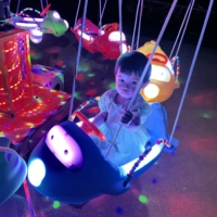 Nouvelle machine de manège électrique miniature pour enfants, rotative à 360°, avec 6 sièges, en forme d'avion et dotée d'un parapluie