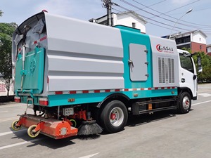 Camión barredor de 18 toneladas para la eliminación de la contaminación en carreteras, vehículo de limpieza profunda de alta presión para saneamiento urbano en el sudeste asiático - Product Image 5