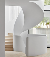 VIKO Intérieur de haute qualité Vente à chaud Utilisation en intérieur Style blanc pur Bande de roulement en bois Escaliers incurvés Escalier en colimaçon