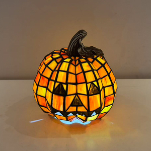 Lampe de table citrouille Jack O'Lantern Tiffany en vitrail, artisanale avec feuille de cuivre, décoration d'Halloween, veilleuse à lumière chaude pour bureau - Product Image 2