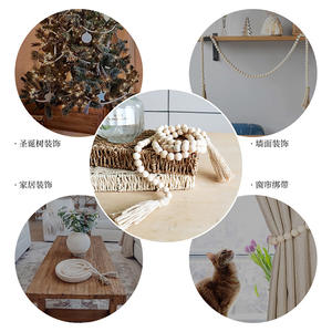 Guirlande de perles en bois rustique avec pompons, 140 cm, décoration murale faite à la main, perles de couleur bois naturel et corde de chanvre - Product Image 1