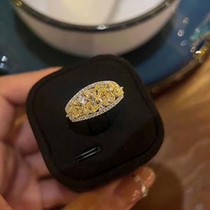 Anillo Vintage con Diamantes Florales, Plata de Ley S925 con Diamante Amarillo en Forma de Abanico, Joyería de Lujo Ligero para el Dedo Índice - Product Image 1