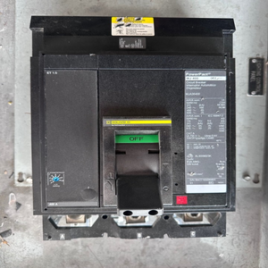 وحدة تحكم برمجية PLC طراز MJA36400 قاطع دائرة كهربائية PowerPact بقوة 400 أمبير - Product Image 1