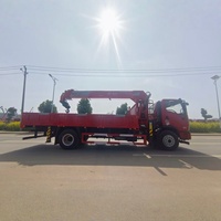 Grue de camion 4x2 de haute qualité de 8 tonnes avec moteur et pompe à huile de 5 tonnes de capacité nominale de la marque chinoise Dayun