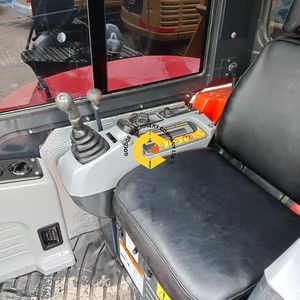 Excavatrice U50-4 Kubota d'occasion fabriquée au Japon bien entretenue avec un design léger pour les projets de terres agricoles et d'aménagement paysager - Product Image 5