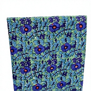 Deliciosa tela de algodón premium estampada a mano con un suave fondo morado lavanda adornado con un vibrante naranja - Product Image 1