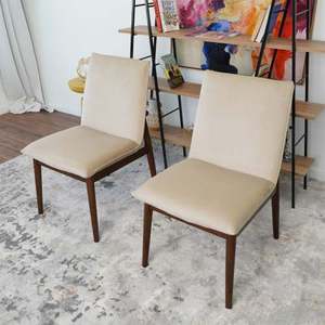 Ensemble de 2 chaises de salle à manger modernes en velours beige Monza pour salle à manger, cuisine, restaurant, design sans accoudoirs avec pieds en bois massif - Product Image 1