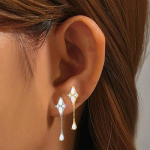 Boucle d'oreille longue G23 à filetage interne pour cartilage, <span class=keywords><strong>piercing</strong></span> hélix, bijoux de corps en alliage de titane, zircon, chaîne à pampilles, plaqué titane - Product Image 3