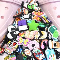 Nouvelle tendance en gros PVC accessoires de chaussures en caoutchouc avec Style dessin animé bricolage chaussures breloques appliques chaussures breloques pour sabot