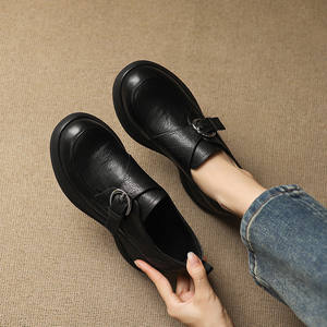 รองเท้าส้นสูงสไตล์เรโทร หนังแท้สีพื้น กันน้ำ พื้นนุ่ม ตัดลึก สายรัดหนังเต็มตัวแบบหัวเข็มขัด - Product Image 5