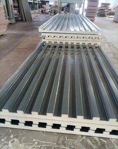 Tôle de toiture ondulée avec isolation thermique - Matériau de construction léger et durable - Product Image 2