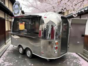 Remorque de bar mobile jour et nuit avec comptoir en acier inoxydable pour le service du café de jour et le bar à cocktails de nuit - Product Image 1