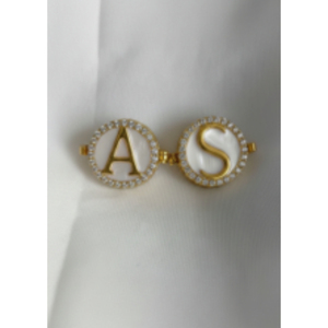 SARVOTTAM 14KT ทองคำสีเหลือง ประดับเพชรธรรมชาติ ฝาครอบกระดุมคอเสื้อเคลือบเงาสำหรับทุกเพศ พร้อมอักษรย่อ - Product Image 1