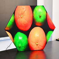 Mur vidéo LED hexagonal haute définition P2.5, intérieur, étanche, écran publicitaire commercial de forme spéciale sur mesure