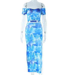 ชุดเซ็ต 2 ชิ้น เสื้อครอปเปิดไหล่พิมพ์ลาย กระโปรงผ่าข้าง แฟชั่นขายดี - Product Image 4