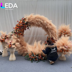 LEDA Arreglo Floral Artificial Colgante Estilo Otoñal, Rosas de Seda y Pampas, Decoración Floral para Pasillo de Boda, Efecto Desgarrado - Product Image 6