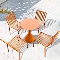 Ensemble table et chaises en fer pour extérieur, design moderne et minimaliste, idéal pour cour, terrasse, balcon, salle à manger