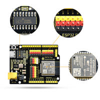 La carte de développement KEYESTUDIO ESP32 PLUS est compatible avec Arduino UNO R3 et est livrée avec un câble USB.