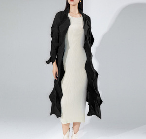 เสื้อโค้ทเทรนช์สไตล์เกาหลีแบบลำลอง ลายทาง จับจีบ แต่งระบาย ผ้าทอเนื้อสัมผัสพิเศษ สำหรับผู้หญิง ดีไซน์หรูหรา ยาว ผลิตจากโพลีเอสเตอร์ 100% ระบายอากาศได้ดี - Product Image 3