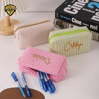 Pochette de maquillage et trousse à crayons personnalisées brodées, design matelassé 3D élégant, fermeture à glissière