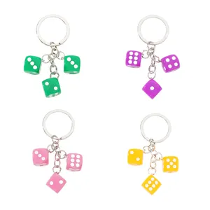 Porte-clés de dés carrés en résine tridimensionnelle personnalisée, jouets de jeu de dés, breloque de clé de bagage de couleur bonbon