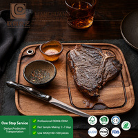 Planche à steak en bois naturel avec compartiments et trou de suspension pour la découpe, le service, le barbecue, la cuisine à domicile