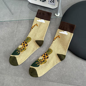 ถุงเท้าผ้าฝ้ายพิมพ์ลายสีน้ำมันสไตล์สปอร์ตลายดอกไม้ยืดหยุ่นและระบายอากาศได้ดี - Product Image 5