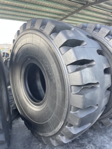 Neumático Sólido Sin Cámara de Alta Calidad OTR E-3 L-3 23.5-25 para Minicargadoras y Ruedas - Product Image 2