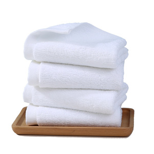 Serviettes carrées en coton pur blanc 15x15cm 25x25cm 30x30cm 32x32cm Broderie personnalisée Utilisation hôtellerie restauration écoles compagnies aériennes - Product Image 5