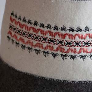 Chapeau de sauna en laine 100% personnalisé avec logo de conception OEM Chapeau de sauna en feutre de laine avec grande tête de protection - Product Image 5