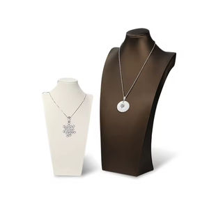 Présentoir de Luxe pour Bijoux en Résine et Microfibre/Cuir – Buste Mannequin pour Colliers et Bijoux - Product Image 3